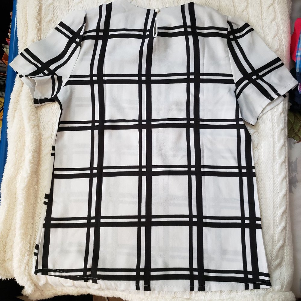 Square Pattern Blouse - Picture 2 of 2